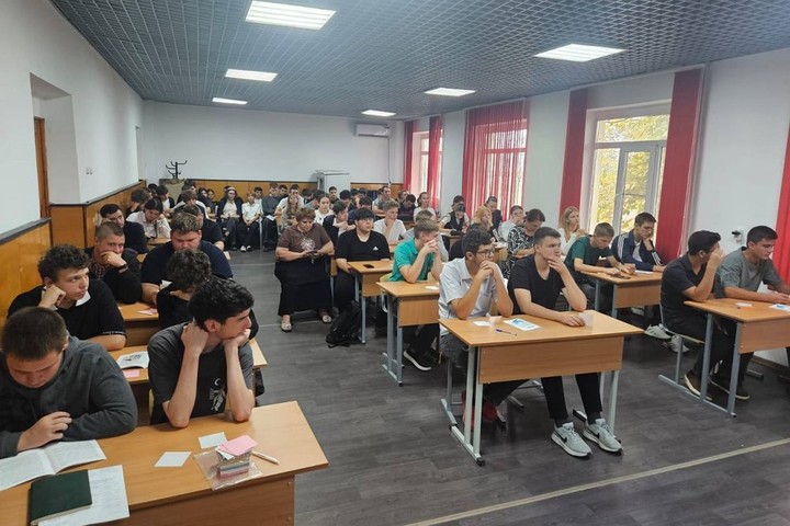 В Яблоновском студентам рассказали о противодействии экстремизму