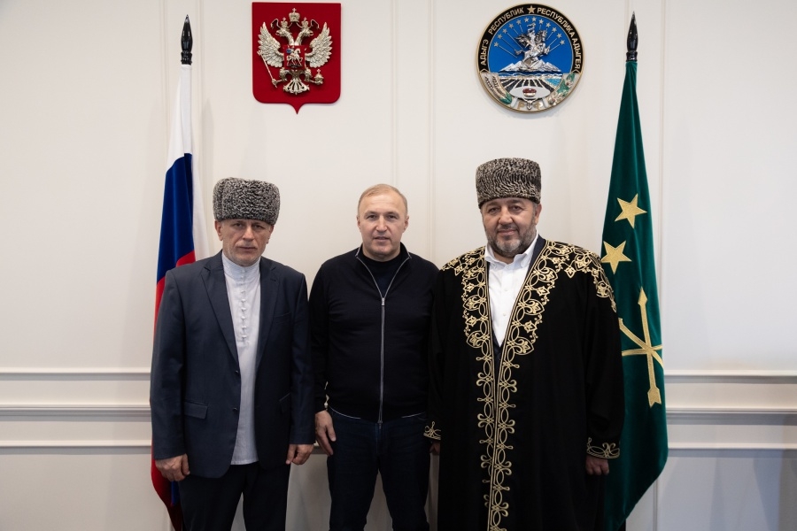 Глава Адыгеи: Взаимодействие руководства регионов и их духовных лидеров — важный фактор для общественного спокойствия