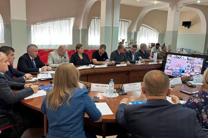 Представители ведомств Адыгеи приняли участие в онлайн-встрече с ветеранами СВО