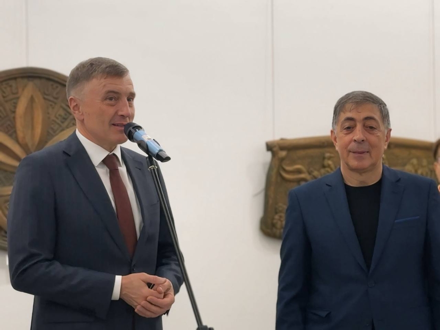 В Картинной галерее Адыгеи открылась выставка народного художника Рамазана Хуажева