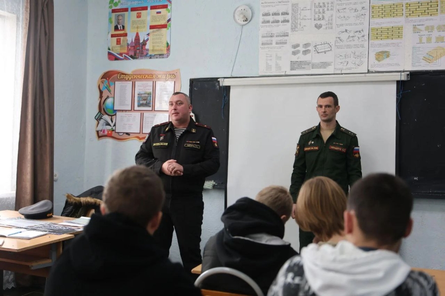 Студенты политеха в Майкопском районе узнали о контрактной службе в войсках БПЛА