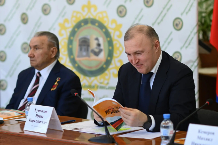 Мурат Кумпилов посетил презентацию нового поэтического сборника Исхака Машбаша