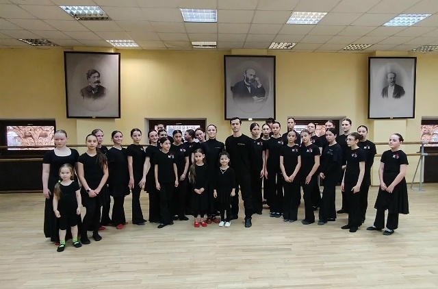 Виртуозы «Нальмэс» и традиции Адыгеи в Зимнем театре Сочи