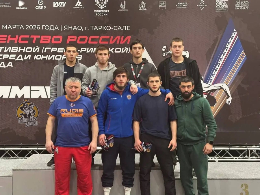 Борцы из Адыгеи завоевали три медали и путевки на Европу и Мир