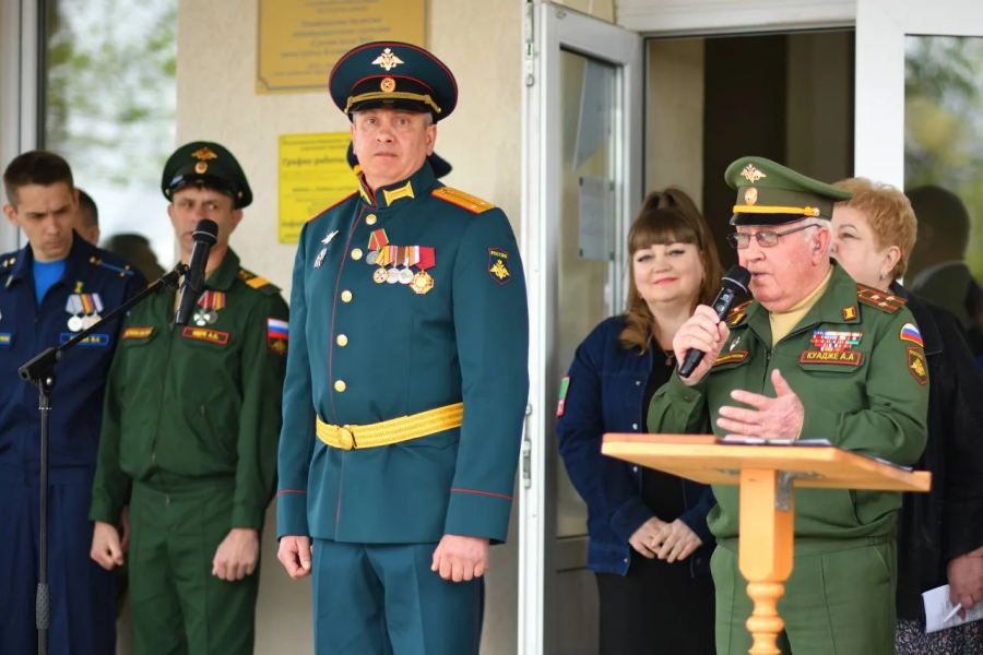 Вручение нагрудных знаков «Юнармейская доблесть» активистам школы № 10